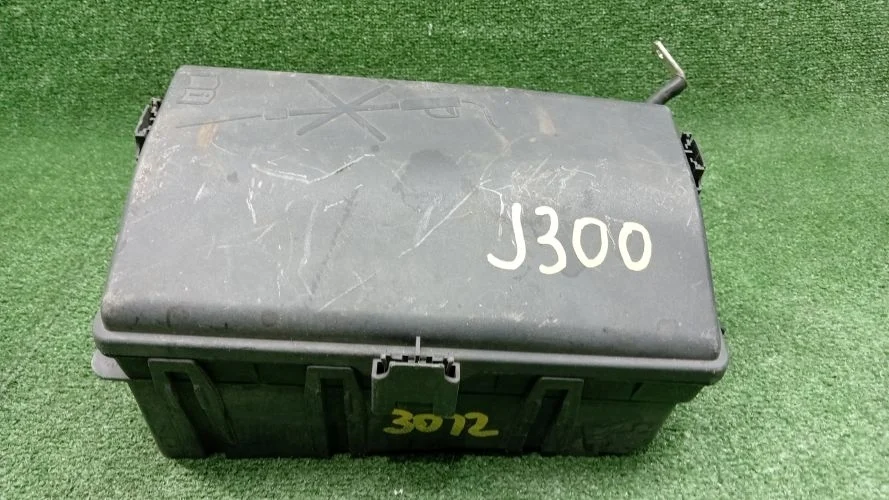 блок предохранителей Chevrolet  F16D4,F18D4 J300 Chevrolet Cruze F16D4,F18D4 J300 95963459