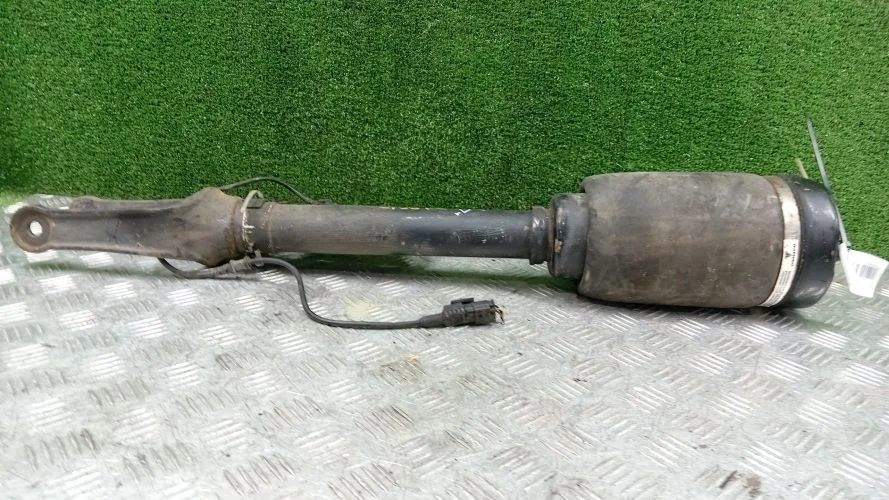 стойка Mercedes-Benz 642940 W164 Mercedes-Benz M-Class 642940 W164 A1643205813,A1643204313