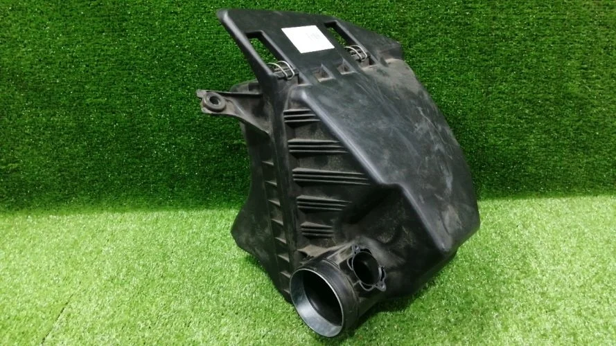 корпус воздушного фильтра Bmw N52B25 E60 Bmw 5-Series N52B25 E60 13717521030