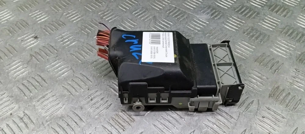 блок предохранителей Chevrolet  F18D4,F16D4 J300 Chevrolet Cruze F18D4,F16D4 J300 13222786