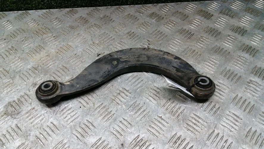 рычаг поперечный Ford UFDB,D4204T CB8 Ford Focus,Focus3 UFDB,D4204T CB8 1755222,1683463,AV615500AB