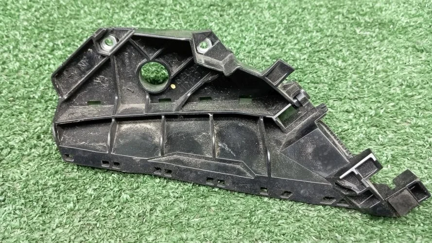крепление бампера Infiniti VQ37VHR Y51 Infiniti Q70 VQ37VHR Y51 620581MA0A