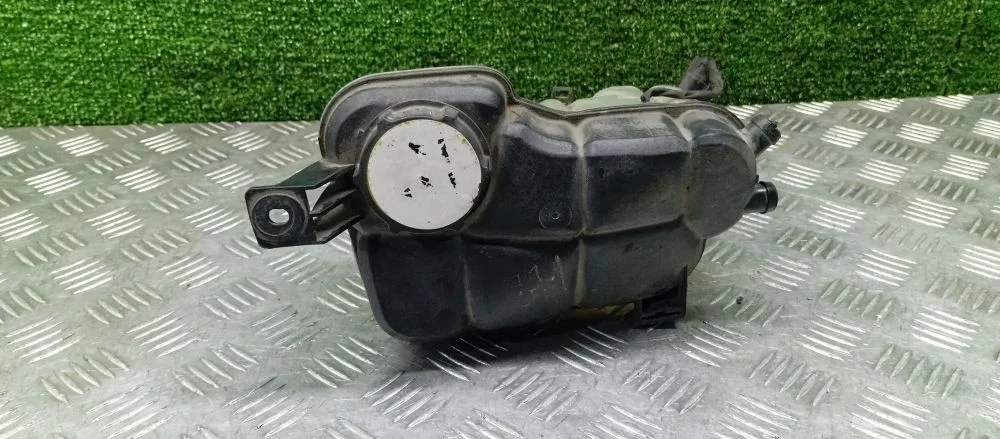 бачок расширительный Land Rover,Volvo 224DT,D5244T10 L359,AS71 Land Rover,Volvo Freelander 224DT,D5244T10 L359,AS71 6G918K218D2L4A,LR004080