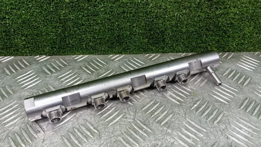 топливная рейка Bmw N47D20C F25 Bmw X3 N47D20C F25 13537800601,13537809128,0445214183