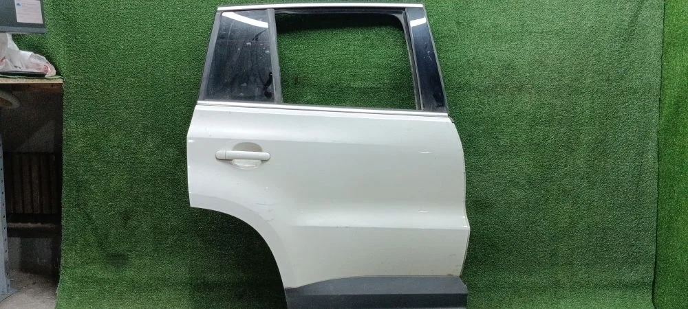 дверь боковая Volkswagen CAVA,CBAB,CFF,CCTA,CFFB 5N1 Volkswagen tiguan CAVA,CBAB,CFF,CCTA,CFFB 5N1 5N0833056A
