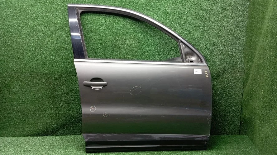 дверь боковая Volkswagen CAVA,CBAB,CFF,CCTA,CFFB 5N1 Volkswagen Tiguan CAVA,CBAB,CFF,CCTA,CFFB 5N1 5N0831056B