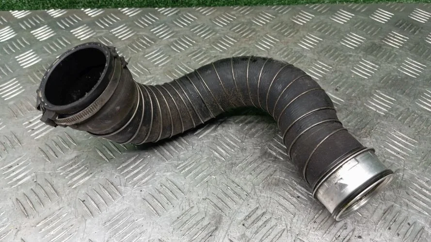 патрубок интеркулера Mercedes-Benz 271950 W204 Mercedes-Benz C-Class 271950 W204 2045280782,A2045280782