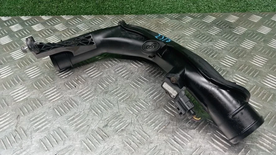 патрубок интеркулера Volkswagen CBAB 5N1 Volkswagen Tiguan CBAB 5N1 5N0145770A