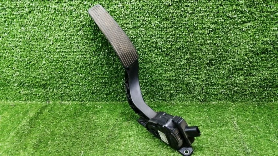 педаль газа Chrysler EER LX Chrysler 300C EER LX 04861714AB