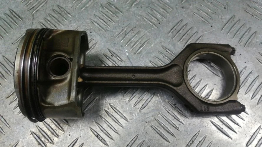 поршень с шатуном Bmw 528I N52B30AF F10 Bmw 528I 5-Series N52B30AF F10 11257558528,11257536373