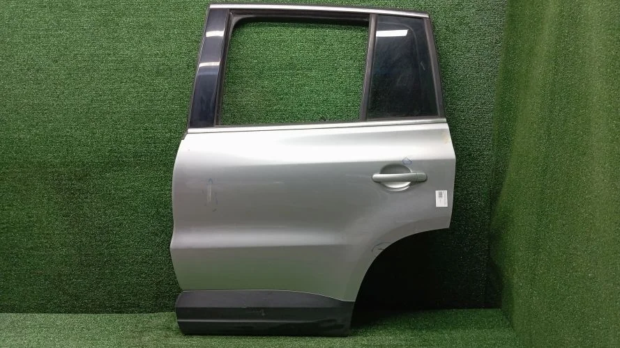 дверь боковая Volkswagen CBAB,CAVA,CFF,CCTA,CFFB 5N1 Volkswagen Tiguan CBAB,CAVA,CFF,CCTA,CFFB 5N1 5N0833055A