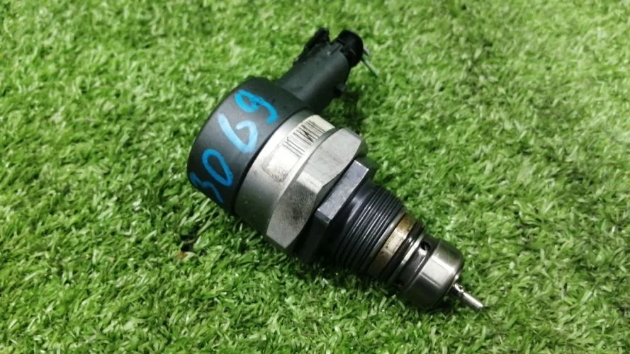 регулятор давления топлива Volvo D5244T4 AS71 Volvo S80 D5244T4 AS71 31216662
