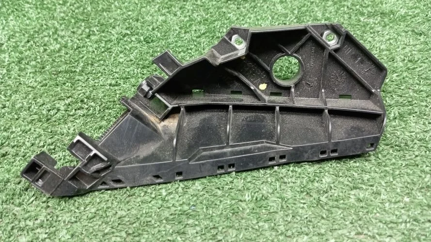 крепление бампера Infiniti VQ37VHR Y51 Infiniti M37,Q70 VQ37VHR Y51 620591MA0A