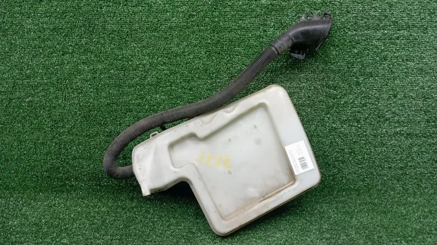 бачок омывателя Bmw N52B30,N52B25A,N52B30A,N52B30AE E60 Bmw 5-Series N52B30,N52B25A,N52B30A,N52B30AE E60 61667034967,61667067107,61677179453