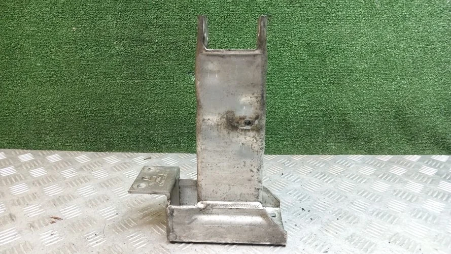 кронштейн усилителя бампера Bmw N47D20A,N52B30AF E83 Bmw X3 N47D20A,N52B30AF E83 51113439733,51113419957,51113403439