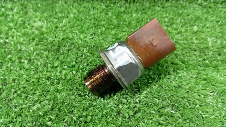 датчик давления топлива Volkswagen,Audi CBAB,CAHA 5N1,8RB Volkswagen,Audi Tiguan,Q5 CBAB,CAHA 5N1,8RB 03L906051