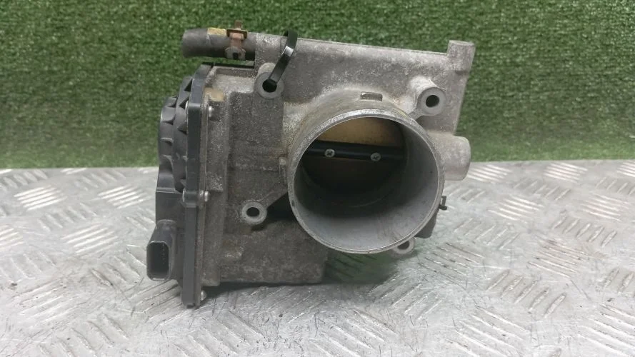 дроссельная заслонка Mazda LFVE CREW Mazda Premacy LFVE CREW L3R4-13-640