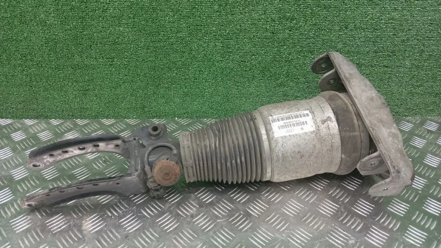 стойка Audi BUG 4LB Audi Q7 BUG 4LB 7L8413032L,7L8413032H,7L8616040A