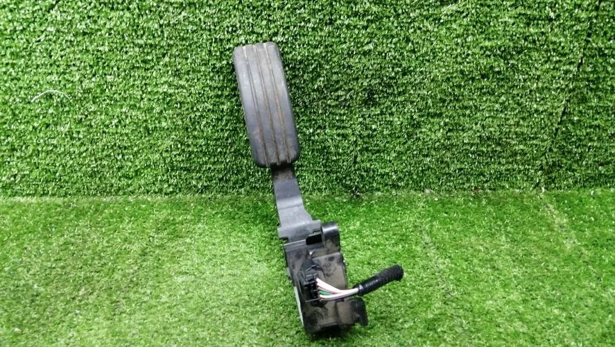 педаль газа Renault  M9R,H4M L30R Renault Fluence M9R,H4M L30R 180020022R