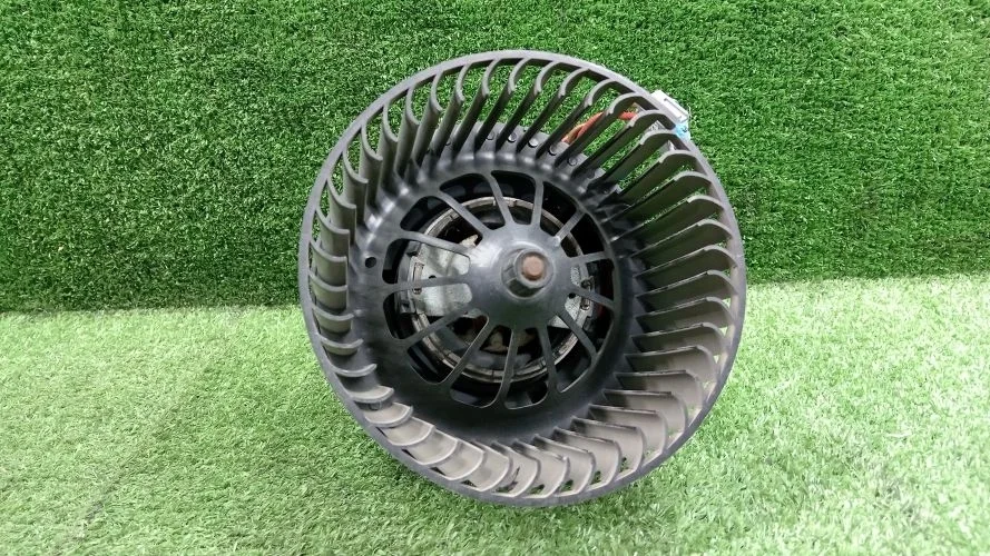 мотор печки Ford D4204T CB8 Ford Focus3 D4204T CB8 1696006,AV6N18436AH,AV6N18436AA