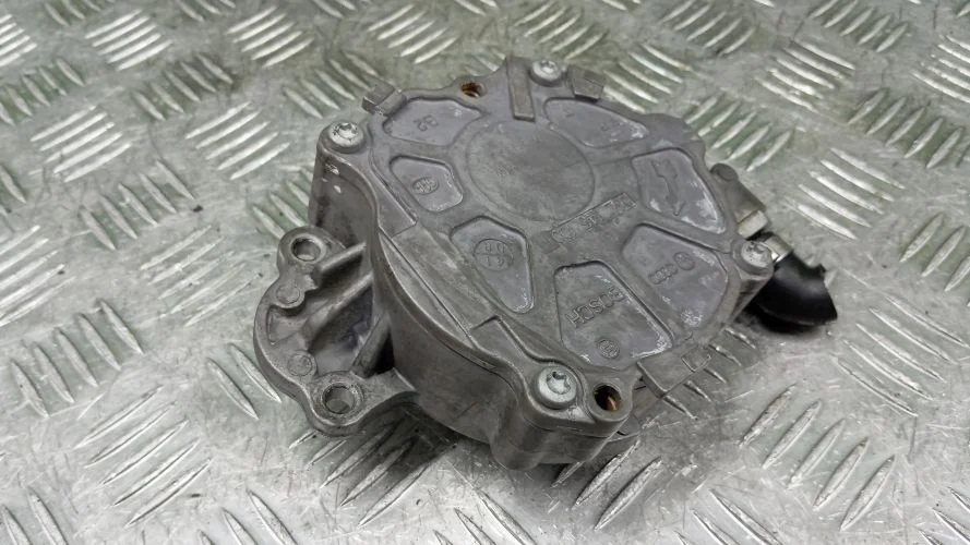 вакуумный насос Audi CAHA 8RB Audi Q5 CAHA 8RB 03L145100F