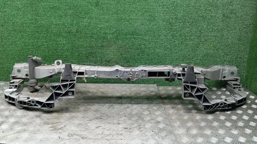 рамка радиатора Ford UFDB,D4204T CB8 Ford Focus,Focus3 UFDB,D4204T CB8 1845674,BM51-8B041B,BM518B041B