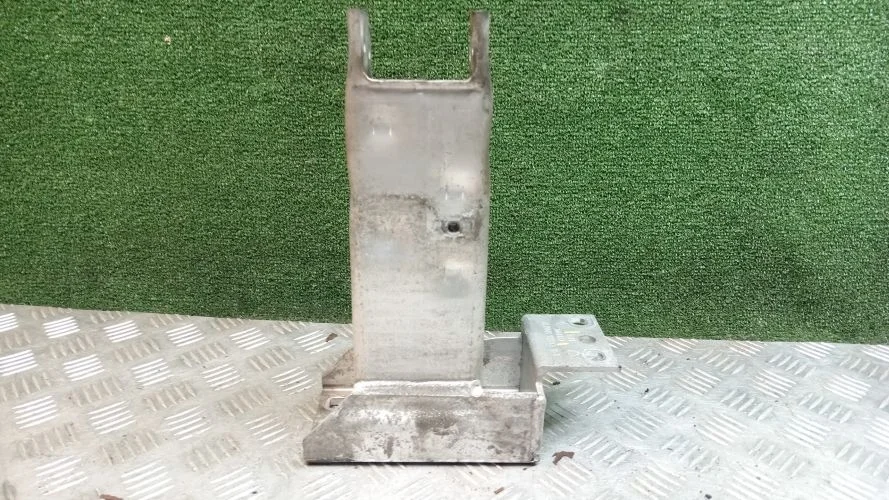 кронштейн усилителя бампера Bmw N47D20A,N52B30AF E83 Bmw X3 N47D20A,N52B30AF E83 51113448461,51113403440