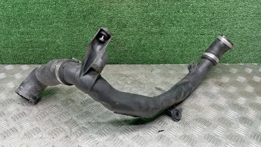 патрубок интеркулера Volkswagen CFF 5N1,A32,B7 Volkswagen Tiguan,Passat CFF 5N1,A32,B7 5N0145840G