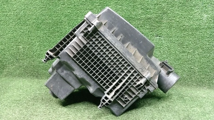 корпус воздушного фильтра Land Rover 224DT L359 Land Rover Freelander 224DT L359 LR006073