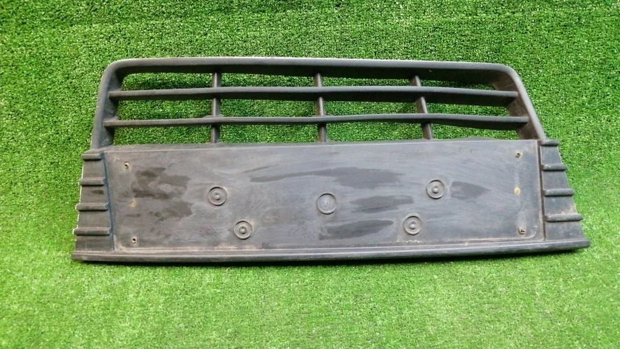 решетка в бампер Ford UFDB,D4204T CB8 Ford Focus3 UFDB,D4204T CB8 BM5117K945A,1718734