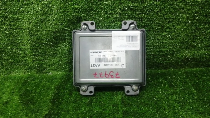 блок управления двс Chevrolet  F16D4 J300 Chevrolet Cruze F16D4 J300 12645482