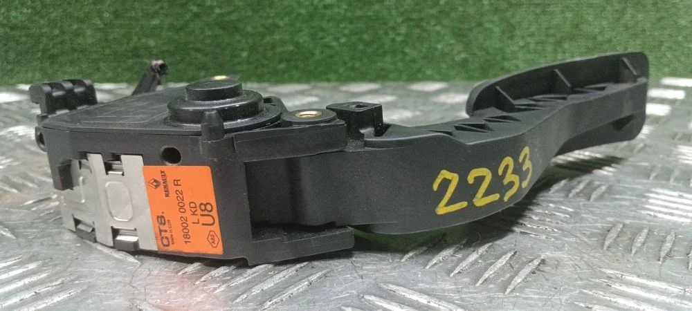 педаль газа renault  M9R,H4M L30R renault fluence M9R,H4M L30R 180020022R