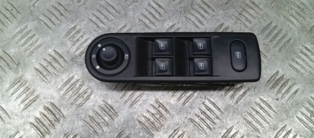 блок управления стеклоподъемниками Renault K9K J87 Renault Captur K9K J87 254118722R,254113300R,809617810R,8200676529