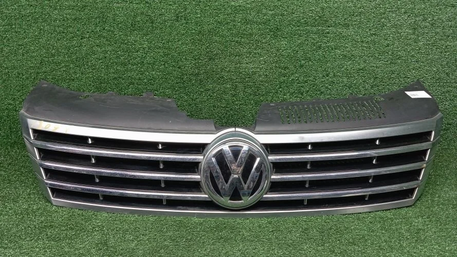 решетка радиатора Volkswagen CFGC,CFGB,CUWA 357,358,B6 Volkswagen Passat Cc CFGC,CFGB,CUWA 357,358,B6 3C8853653A,3C8853601A,3C8853651AA
