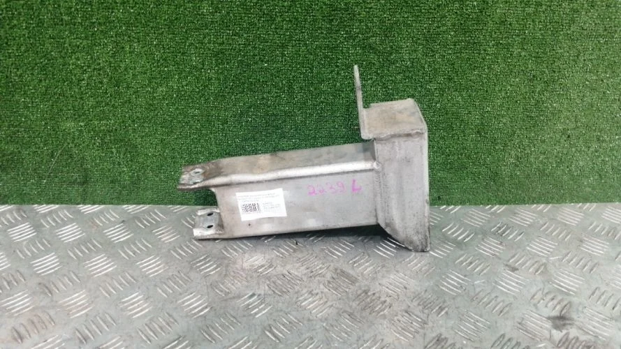 кронштейн усилителя бампера Bmw N47D20A,N52B30AF E83 Bmw X3 N47D20A,N52B30AF E83 51113439733,51113419957,51113403439