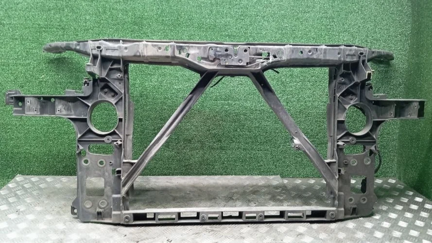 рамка радиатора Audi BUG 4LB Audi Q7 BUG 4LB 4L0805594A