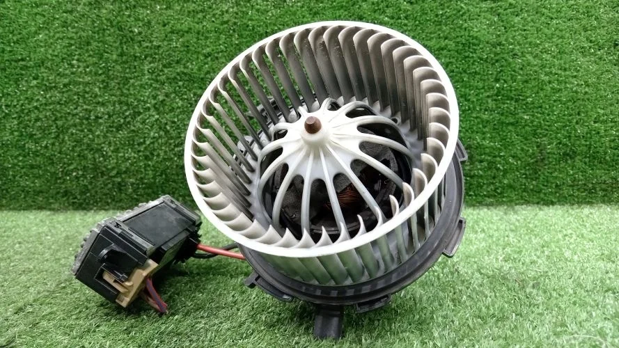 мотор печки Audi CAEB,CAEA,CCWA,CAHA,CALB 8K2,8RB Audi A4,Q5 CAEB,CAEA,CCWA,CAHA,CALB 8K2,8RB 8K1820021C