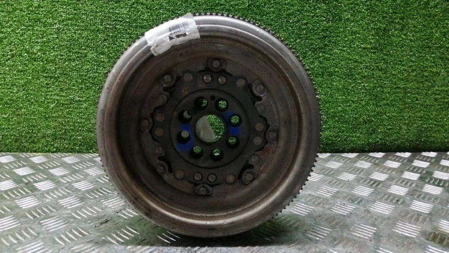 маховик Audi CCZA 8PA Audi A3 CCZA 8PA 06J105266D
