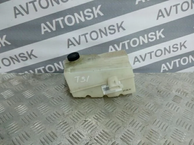 бачок расширительный Nissan  T31,NT31,TNT31,S35 Nissan X-Trail,Rogue  T31,NT31,TNT31,S35 21711JG000