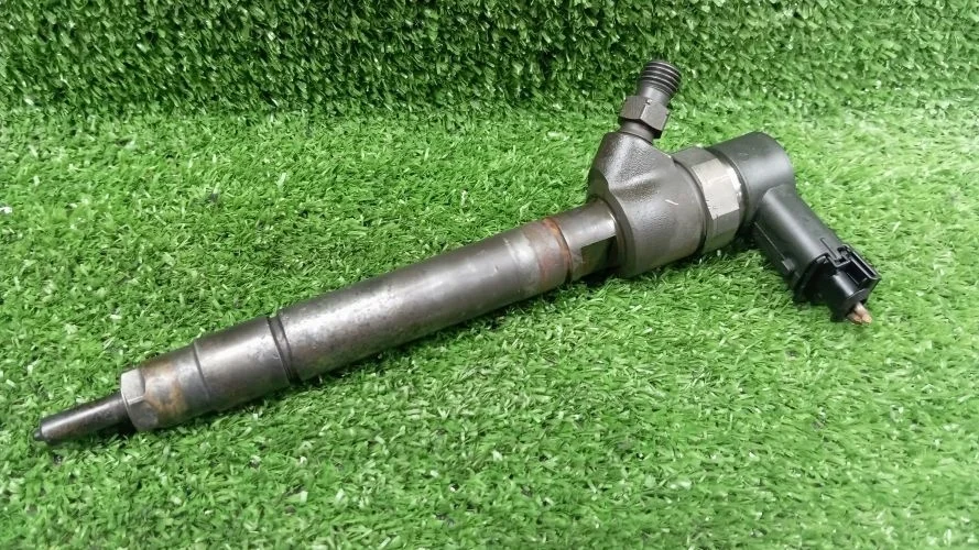форсунка дизельная коммон рэйл Volvo D5244T4 CM71,C71 Volvo Xc90 D5244T4 CM71,C71 30750283