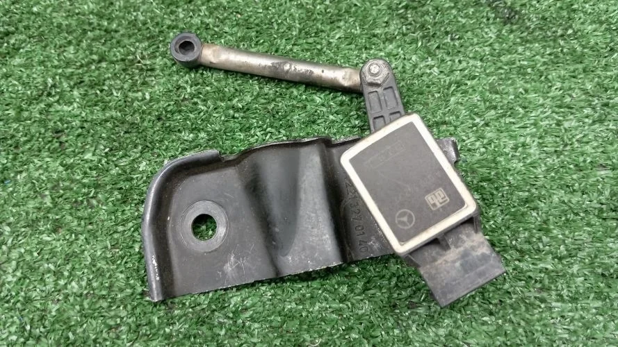 датчик положения кузова Mercedes-Benz,Volkswagen 271940,CBAB,642940 W203,W210,W211,3C2,W164 Mercedes-Benz,Volkswagen C-Class,E-Class,Passat,M-Class 271940,CBAB,642940 W203,W210,W211,3C2,W164 A0105427717