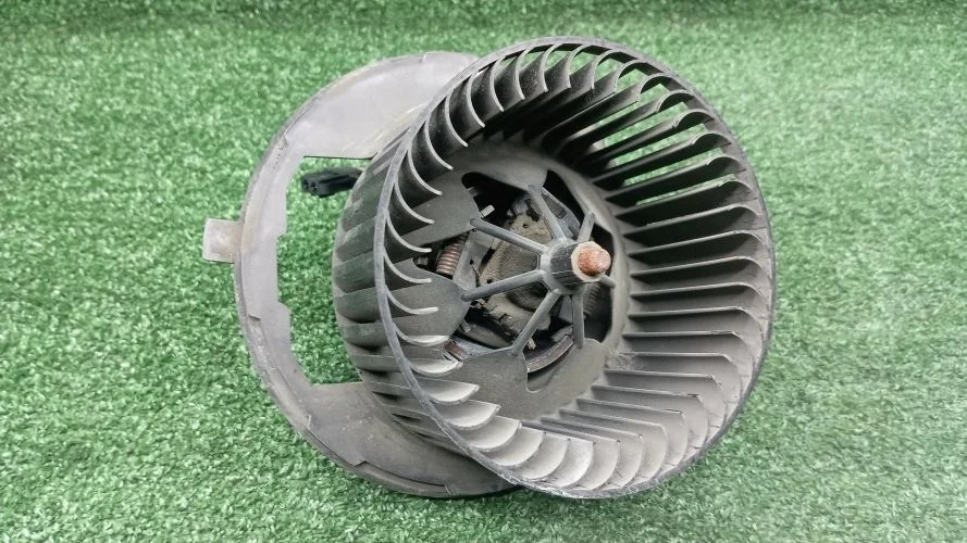 мотор печки Volkswagen CBAB,CCTA 5N1,3C2,B6 Volkswagen tiguan CBAB,CCTA 5N1,3C2,B6 3C1820015N,3C1820015P,3C1820015Q,3C1820015L