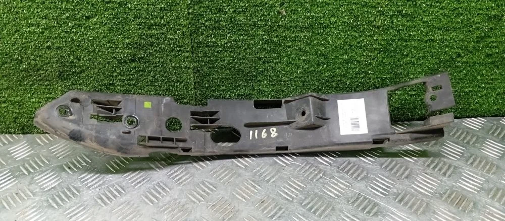крепление бампера Volkswagen AXQ 7L Volkswagen Touareg AXQ 7L 7L6807184A