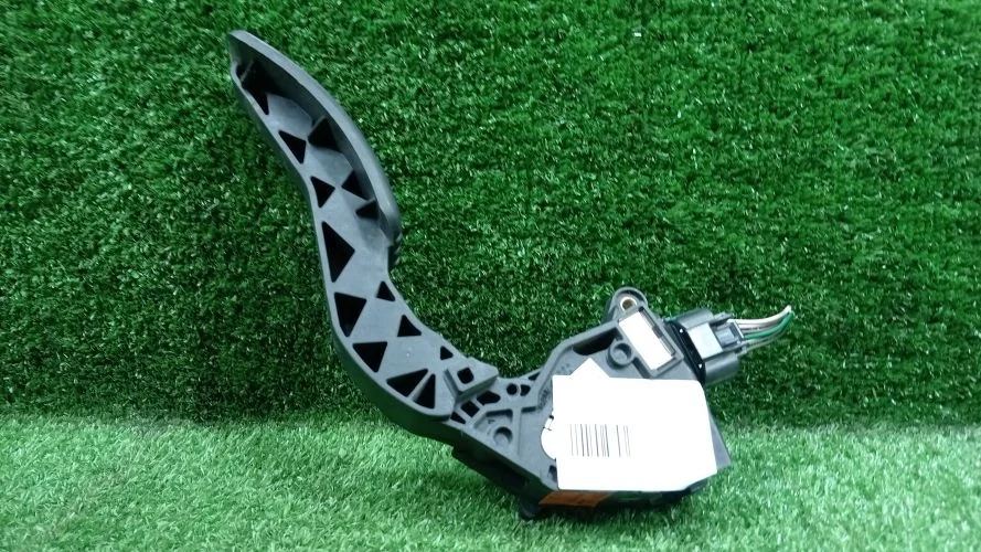 педаль газа Renault M9R,H4M L30R Renault Fluence M9R,H4M L30R 180020022R