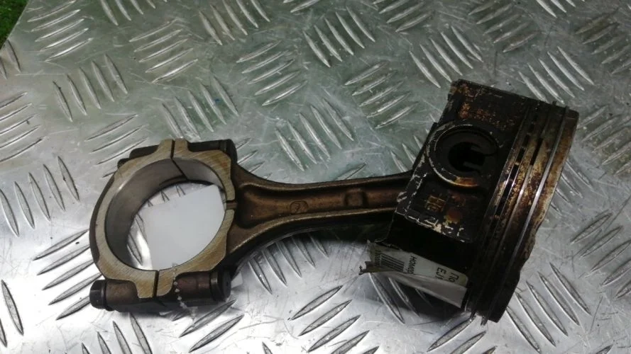 поршень с шатуном Subaru EJ18 GF5 Subaru Impreza EJ18 GF5 12006-AA340,12100-AA080