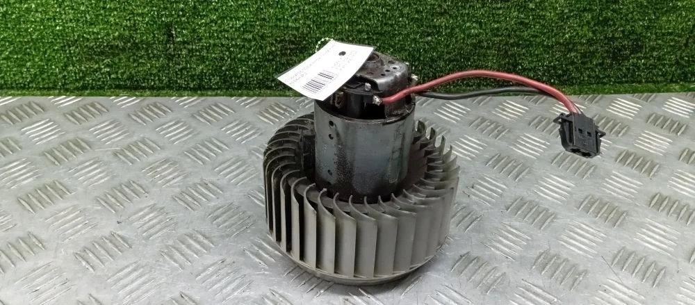 мотор печки Audi CCA,BKH 4F2 Audi A6 CCA,BKH 4F2 4F0820020A