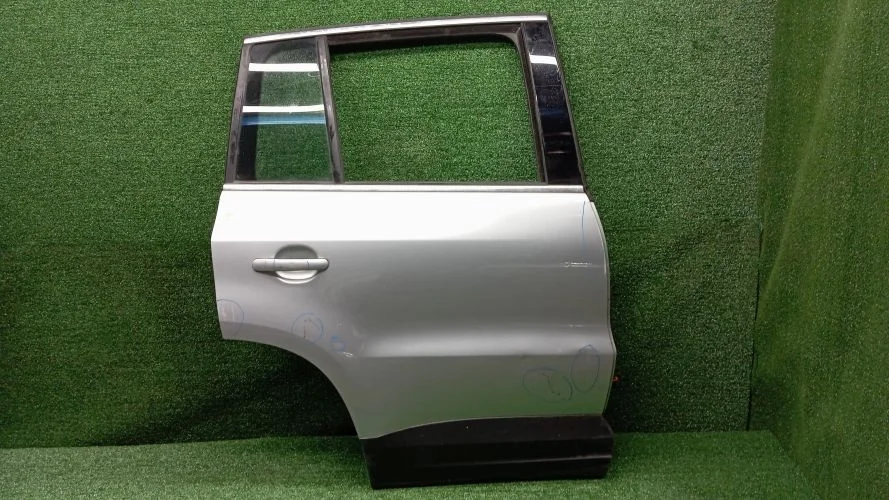 дверь боковая Volkswagen CAVA,CBAB,CFF,CCTA,CFFB 5N1 Volkswagen tiguan CAVA,CBAB,CFF,CCTA,CFFB 5N1 5N0833056A