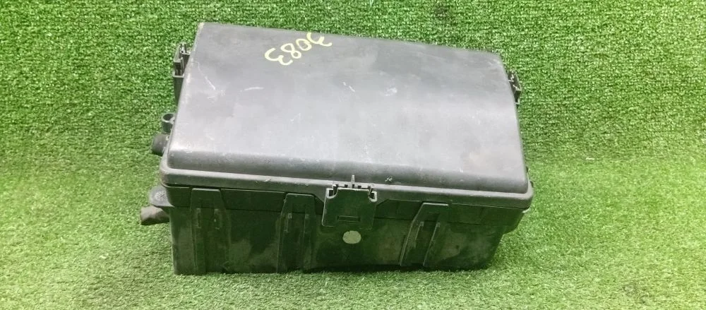 блок предохранителей Chevrolet F16D4,F18D4 J300 Chevrolet Cruze F16D4,F18D4 J300 95963459