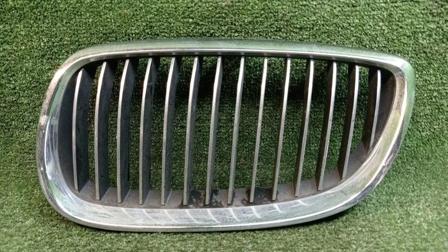 решетка радиатора Bmw N54B30A E93 Bmw 3-Series N54B30A E93 51137157277