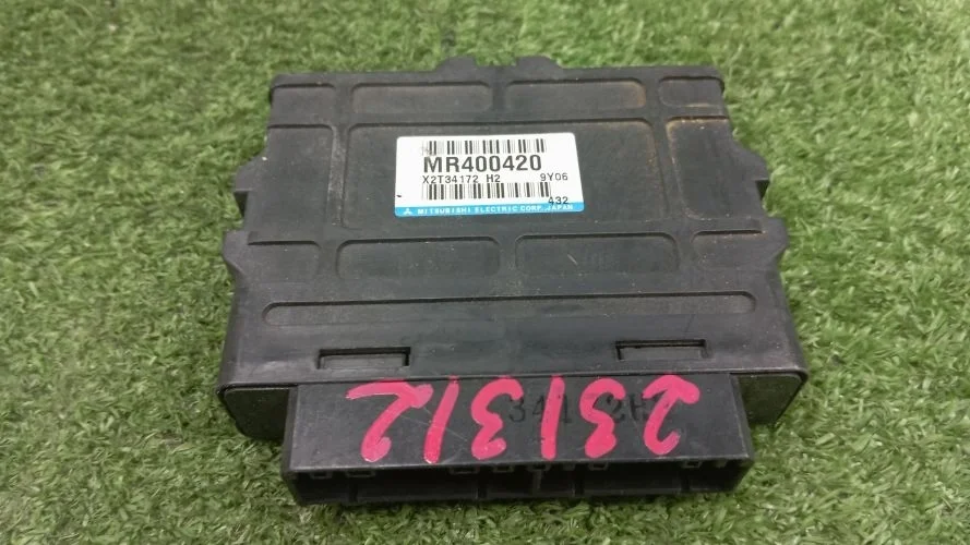 блок управления abs Mitsubishi 4M41 V78 Mitsubishi Pajero 4M41 V78 MR400420